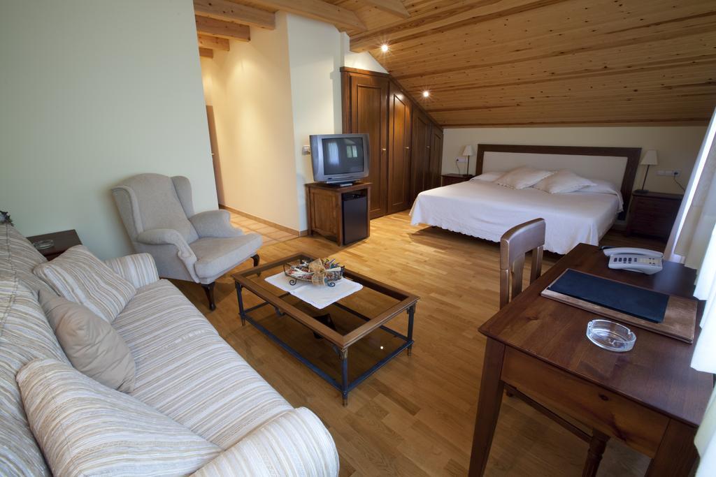 Hotel Estanys Blaus Tavascan Pokoj fotografie