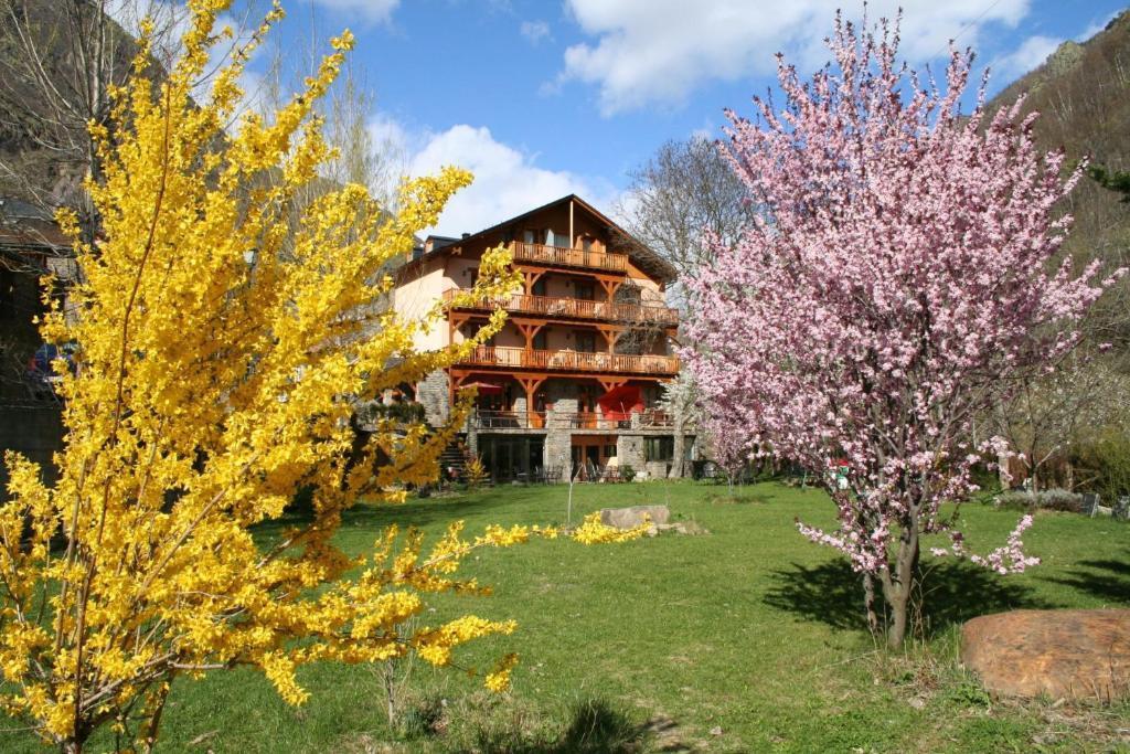 Hotel Estanys Blaus Tavascan Exteriér fotografie